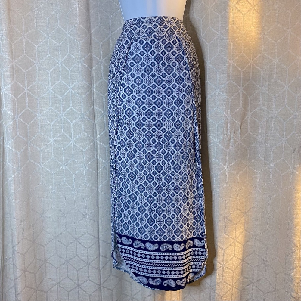 Faded Glory Split Hem Maxi Skirt in Blue and White